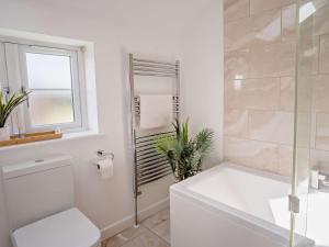 3 Bed in Newport oc-90252