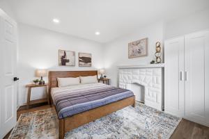 Dormont, Pittsburgh Stylish and Modern Two Bedroom Apartment