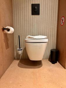 Brand New Apartment next to Varkiza Beach