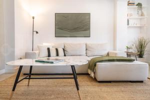 Spacious and modern gem in the center REMS