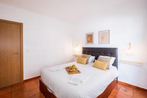 #065 Zulmira Flat by Home Holidays