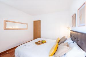 #065 Zulmira Flat by Home Holidays