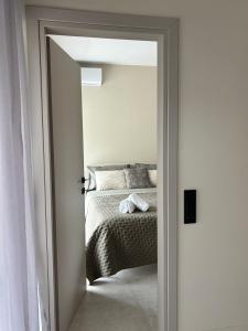 Brand New Apartment next to Varkiza Beach