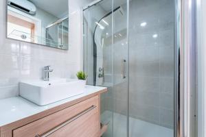 Close to Everything Your Oporto Blue PRM 2F