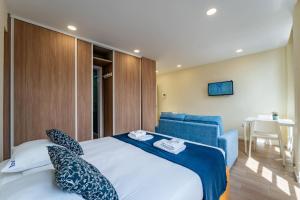 Close to Everything Your Oporto Blue PRM 2F