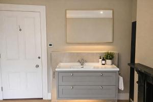 Carlisle City Centre Wonderful Georgian Townhouse