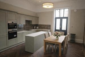 Carlisle City Centre Wonderful Georgian Townhouse