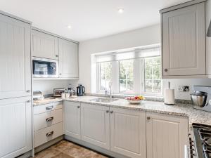 1 Bed in Thurlstone 48259