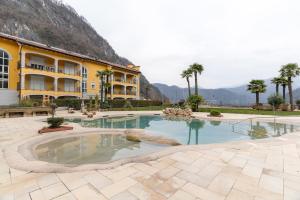 Elegant Lake View Apartment with Pool