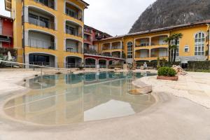 Elegant Lake View Apartment with Pool