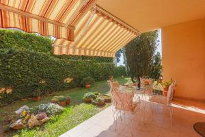 Apartment Fani with lovely garden , near the sea