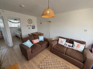 288, Two bed Chalet on Belle Aire Holiday Park - With private veranda, sleeps 5, pet friendly, free Wi-Fi, bed linen and towels included and onsite entertainment available
