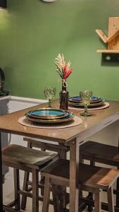 Dylans Cozy 2BR Suite with Full Kitchen near SM North EDSA