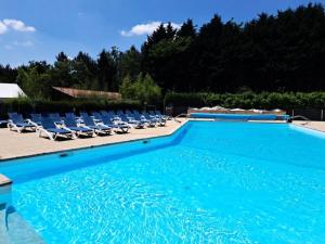 Camping les Pins du Soleil - Mobil-home 3 pièces 4 personnes climatisé - TV MAE-1061