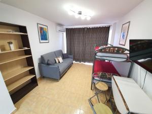 ESTUDIO ROSEN POOL CON PISCINA Y TENIS