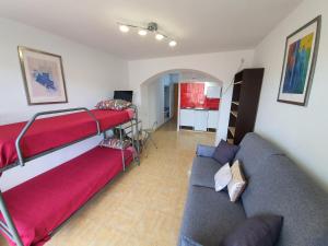 ESTUDIO ROSEN POOL CON PISCINA Y TENIS
