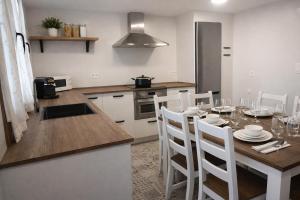 VIVIENDA RURAL PEROTXENEA LANDETXEA para familias y grupos de amigos con jardín y barbacoa