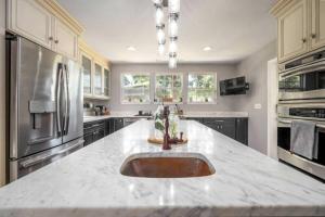 561b Massive 3 bedroom with large backyard