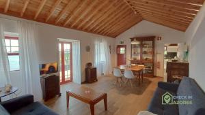 Casa à beira-mar no Porto Martins com acesso ao mar
