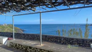 Casa à beira-mar no Porto Martins com acesso ao mar