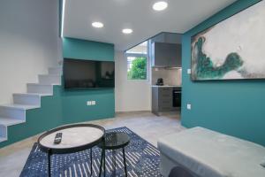 Modern OCL LOFTS by Live&Travel