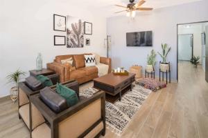 Contemporary In-Town Home with Pool Casa Cactus
