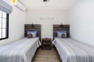 Contemporary In-Town Home with Pool Casa Llama