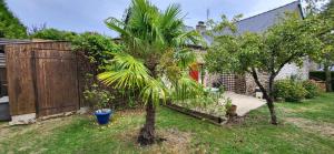 Jolie maison en pierres avec son jardin bucolique