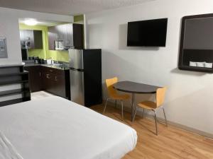 Studio 6 Extended Stay - Columbus, GA -Downtown