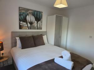 Secluded 2-Bed Detached Home with Free Parking