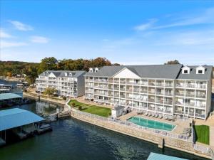 Modern Condo at 11mm in Sunrise w PWC & Boat Slip