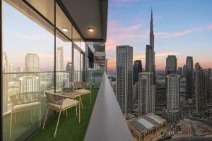 Panoramic Burj Khalifa View, Rooftop Infinity Pool