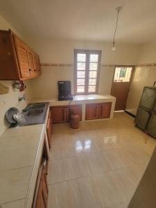 Appartement familial propre et confortable avec jardin, terrasse et vue sur les montagnes-Réservé aux familles