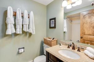 West Vail Mountain Escape & Kinnikinnick Sunshine House