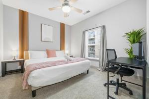 Modern Downtown Indy 2BR Free Parking Walk to Lucas Oil & March Madness