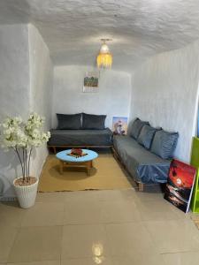 Maison troglodyte en bordure de mer