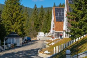 Freeman-1b двоповерховий апартамент з кухнею, альтанкою, грилем 8місний