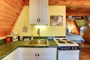 Pond Mountain Springs Falcon Cabin, Fish and Hike!