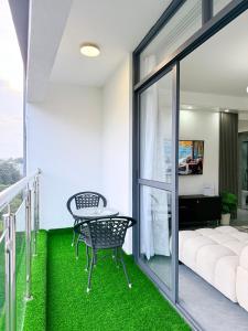 Spacious and serene environment with full kitchen