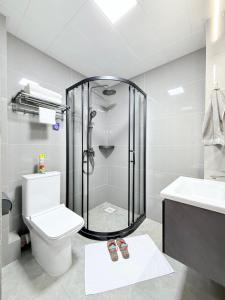 Spacious and serene environment with full kitchen