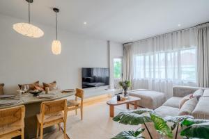 Stylish Escape with Stunning Mountain Views