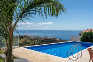 Sunny Ocean View Villa - Calma