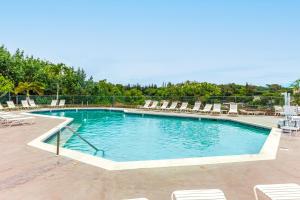 Pristine Lihue Condo w Balcony: Walk to Beach!