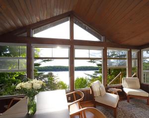 Luxury Lake House, Hot Tub, Sauna, Ski Hill