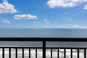 Seascape Retreat: 1BR Oceanfront Condo 19th Floor