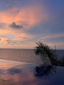 8pax Ocean view beauty sunset and beachfront