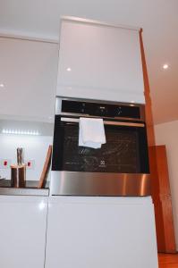 Spacious and Luxury 2 bed 2 bath Just 5 minutes walk from the underground
