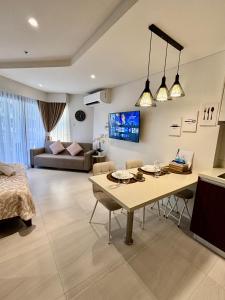 Azure Haven Condo Pool Beach Netflix Fast WiFi