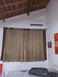 Chalé porta de vidro - Casa na mata céu iluminado