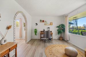 Stylish 3 BR Suite with Garage Parking